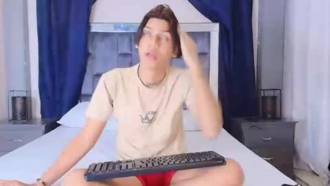 Snapshot of samuel_sincee chatting on 01-21-25, 03:15 Samuel Sincee online show from 01-21-25, 03:15