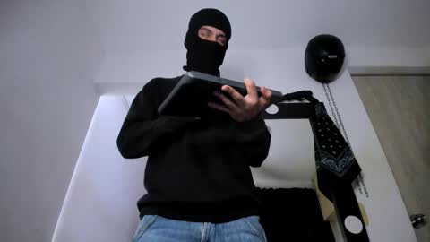   online show from 10-05-25, 01:15