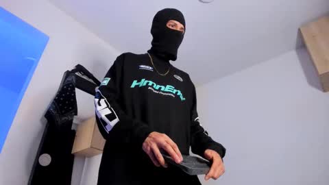   online show from 10-15-25, 04:45