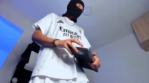   online show from 11-10-25, 05:39