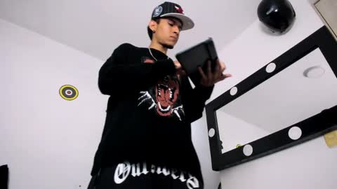   online show from 04-03-26, 01:14