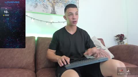 Snapshot of samuel_up chatting on 01-07-25, 08:31 Samuel online show from 01-07-25, 08:31