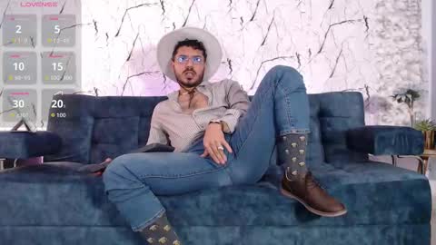 Snapshot of samuelcoopper chatting on 10-01-25, 06:03 Samuel Coopper online show from 10-01-25, 06:03