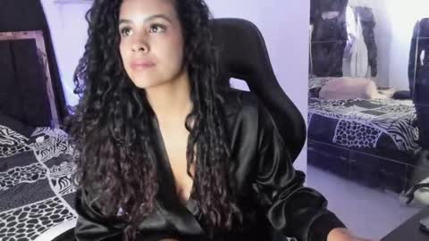 Snapshot of samykiss chatting on 05-10-26, 01:16 SamyHolbrook online show from 05-10-26, 01:16