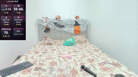 Snapshot of samyq8 chatting on 10-24-25, 11:34 samyq8 online show from 10-24-25, 11:34