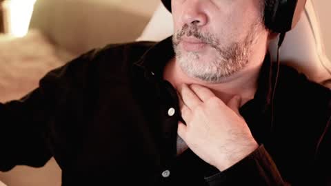 Snapshot of sanders_white chatting on 02-01-25, 05:07 Sanders online show from 02-01-25, 05:07