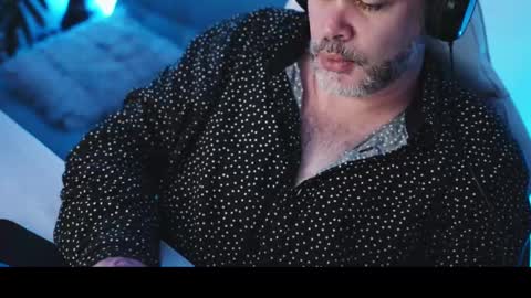 Snapshot of sanders_white chatting on 02-19-25, 11:57 Sanders online show from 02-19-25, 11:57