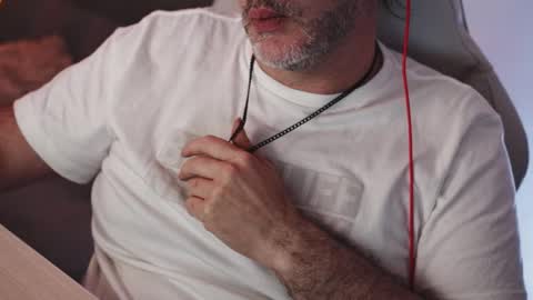 Snapshot of sanders_white chatting on 02-23-25, 12:41 Sanders online show from 02-23-25, 12:41