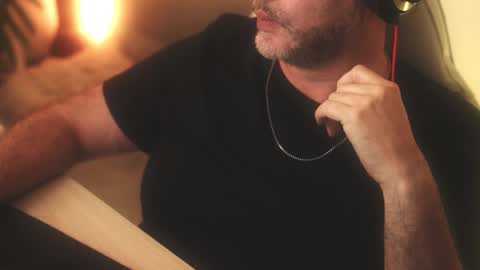 Snapshot of sanders_white chatting on 03-04-25, 04:06 Sanders online show from 03-04-25, 04:06