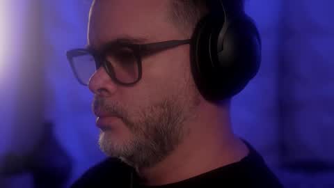 Snapshot of sanders_white chatting on 10-14-25, 04:02 Sanders online show from 10-14-25, 04:02