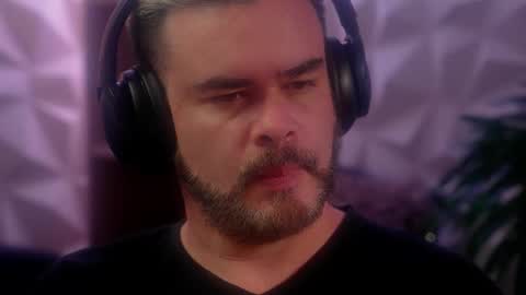 Snapshot of sanders_white chatting on 01-07-26, 03:42 Sanders online show from 01-07-26, 03:42