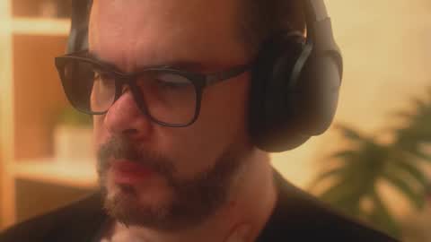 Snapshot of sanders_white chatting on 01-18-26, 05:33 Sanders online show from 01-18-26, 05:33