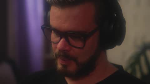 Snapshot of sanders_white chatting on 02-04-26, 02:06 Sanders online show from 02-04-26, 02:06