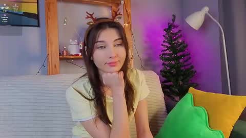 Snapshot of sandili chatting on 12-23-25, 01:36 Isabel but you can call me Bella online show from 12-23-25, 01:36