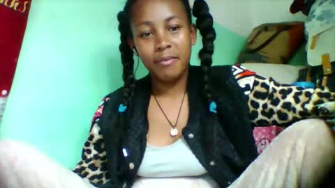 Snapshot of sandra1253099 chatting on 09-28-25, 05:51 sandra1253099 online show from 09-28-25, 05:51