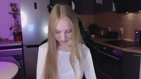 Sandra      Lillys Page    online show from 05-24-26, 08:03