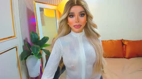 Sandra Hornball online show from 12-15-25, 04:22