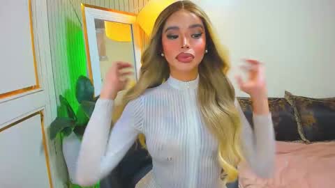 Sandra Hornball online show from 12-20-25, 02:02