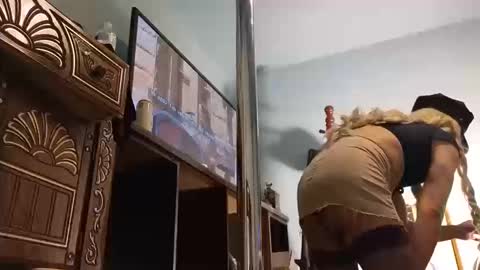 Sandra online show from 10-13-25, 06:24