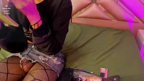 Snapshot of sandyhouston chatting on 02-13-26, 10:06 Sandy Houston online show from 02-13-26, 10:06