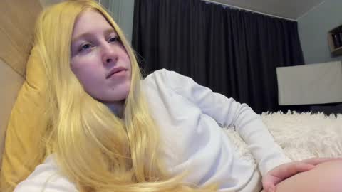 Lola online show from 12-20-24, 07:12