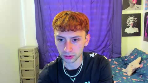 Snapshot of santi_mateo chatting on 12-18-25, 08:48 Santi online show from 12-18-25, 08:48