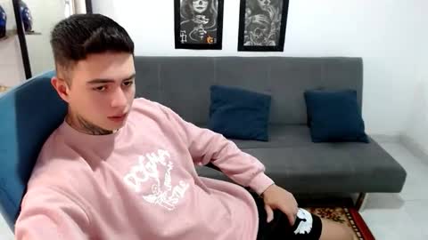 Snapshot of santi_ss chatting on 11-05-25, 02:39 santi_ss online show from 11-05-25, 02:39