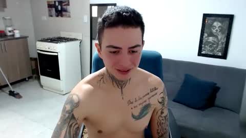 Snapshot of santi_ss chatting on 11-23-25, 02:28 santi_ss online show from 11-23-25, 02:28