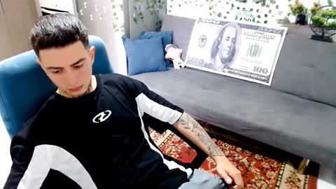 Snapshot of santi_ss chatting on 02-12-26, 02:45 santi_ss online show from 02-12-26, 02:45