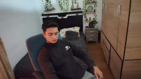 Snapshot of santi_ss chatting on 06-08-26, 02:50 santi_ss online show from 06-08-26, 02:50
