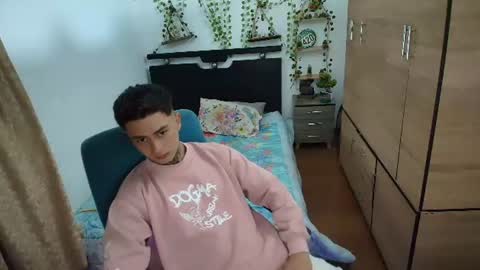 Snapshot of santi_ss chatting on 07-08-26, 12:59 santi_ss online show from 07-08-26, 12:59