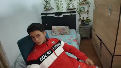 Snapshot of santi_ss chatting on 07-31-26, 12:43 santi_ss online show from 07-31-26, 12:43