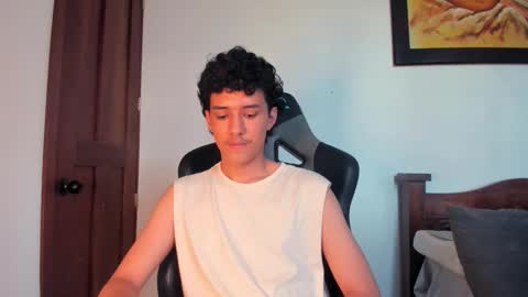 santi_twink19 online show from 10-25-25, 09:53