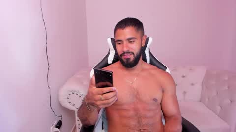 santiago_huntt online show from 02-20-25, 08:47