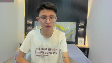 santiago_russo18 online show from 09-09-25, 12:37