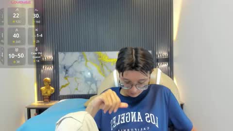 santiago_russo18 online show from 10-26-25, 12:33