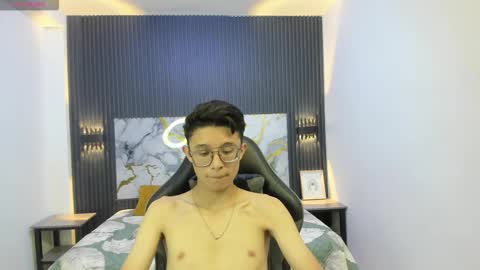 santiago_russo18 online show from 02-21-26, 08:43