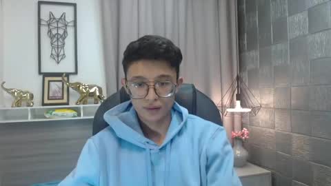 santiago_russo18 online show from 04-18-26, 11:47