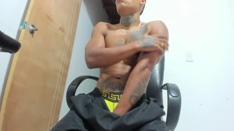 Snapshot of santiagogtx chatting on 01-25-25, 04:13 Santiago online show from 01-25-25, 04:13