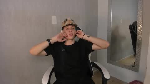 Snapshot of santiceballo chatting on 11-04-25, 07:35 Julius Novachrono online show from 11-04-25, 07:35