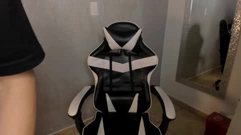 Snapshot of santiceballo chatting on 11-05-25, 07:47 Julius Novachrono online show from 11-05-25, 07:47