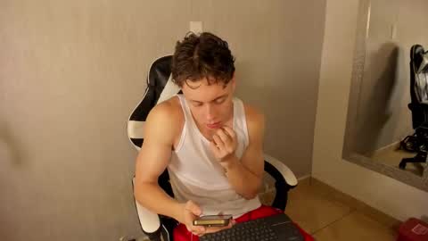 Snapshot of santiceballo chatting on 11-10-25, 11:42 Julius Novachrono online show from 11-10-25, 11:42