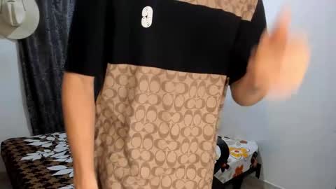 Snapshot of santiceballo chatting on 12-05-25, 01:20 Julius Novachrono online show from 12-05-25, 01:20