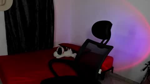 Snapshot of santiceballo chatting on 12-14-25, 05:35 Julius Novachrono online show from 12-14-25, 05:35