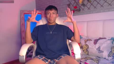 Snapshot of santinaugthy chatting on 12-16-25, 02:49 santi online show from 12-16-25, 02:49