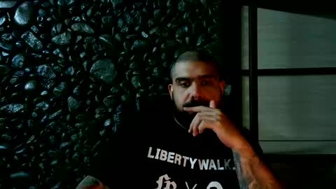 Snapshot of santino_zanoli chatting on 11-09-25, 06:23 Santino online show from 11-09-25, 06:23