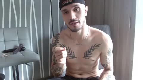 Snapshot of santti_torres chatting on 02-25-26, 02:27 Santy Torres online show from 02-25-26, 02:27