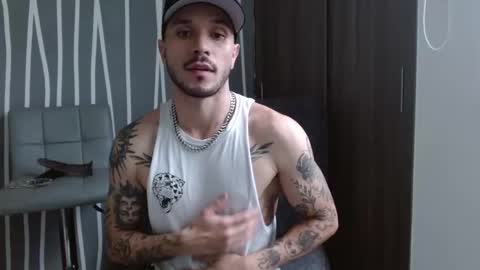 Snapshot of santti_torres chatting on 02-28-26, 08:54 Santy Torres online show from 02-28-26, 08:54