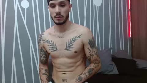 Snapshot of santti_torres chatting on 03-22-26, 08:40 Santy Torres online show from 03-22-26, 08:40