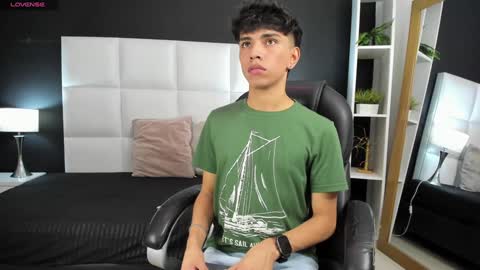 Santiago Carrington online show from 12-23-24, 05:54